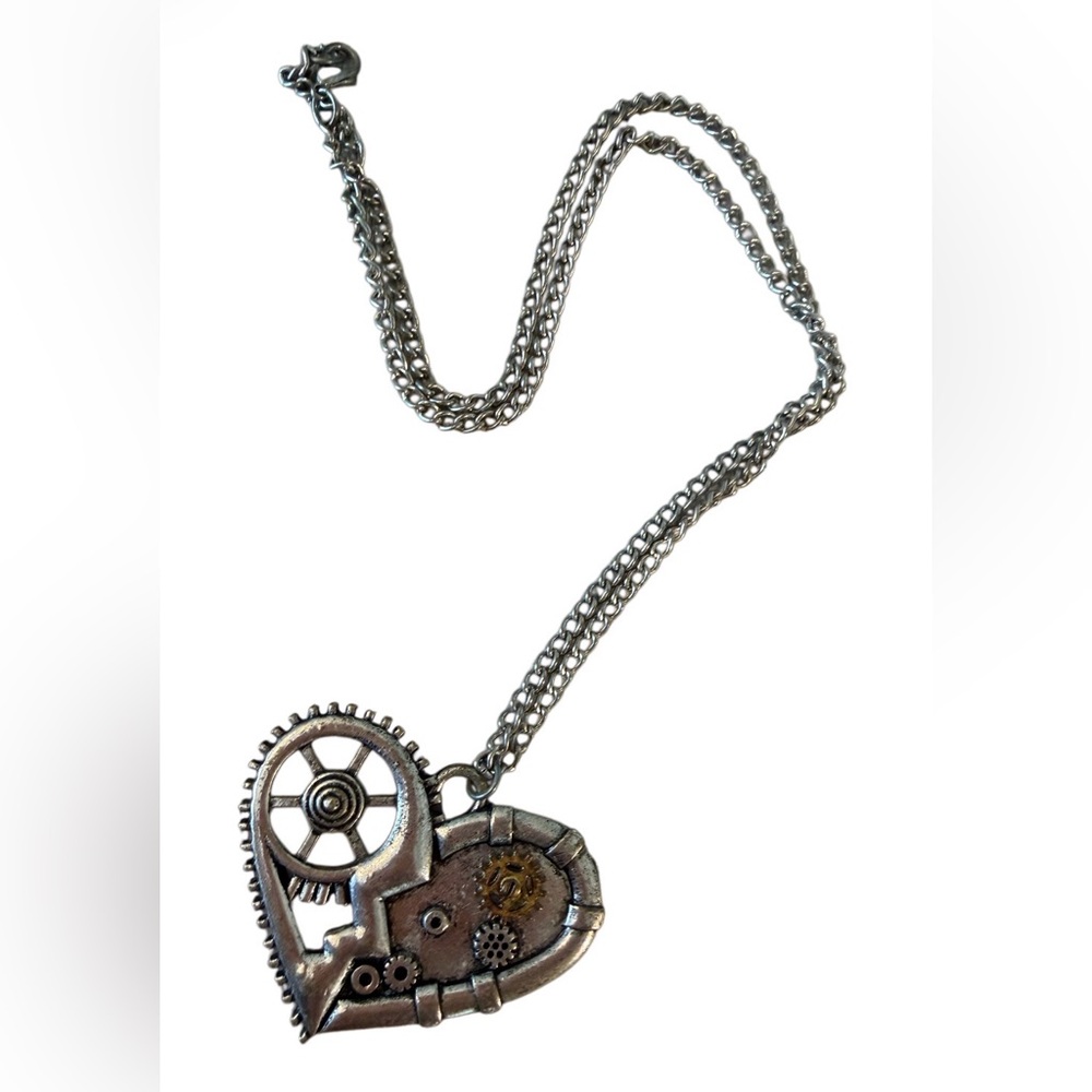 #651 Steampunk Gear Heart Pendant Necklace - Industrial Silver